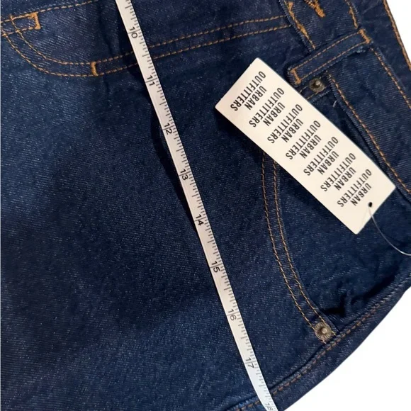 BDG Indie Mid-Rise Cuffed Denim
Short Size 26 $49 - Picture 15 of 16